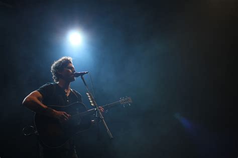  El Concierto Acústico de Vance Joy: Una Noche Mágica Bajo las Estrellas